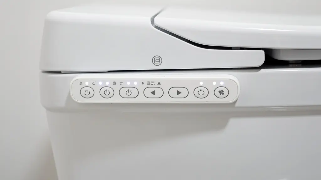 Panneau de commande WC japonais avec fonctionnalités de réglage